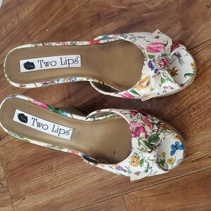 Wedged floral 👡 sandals